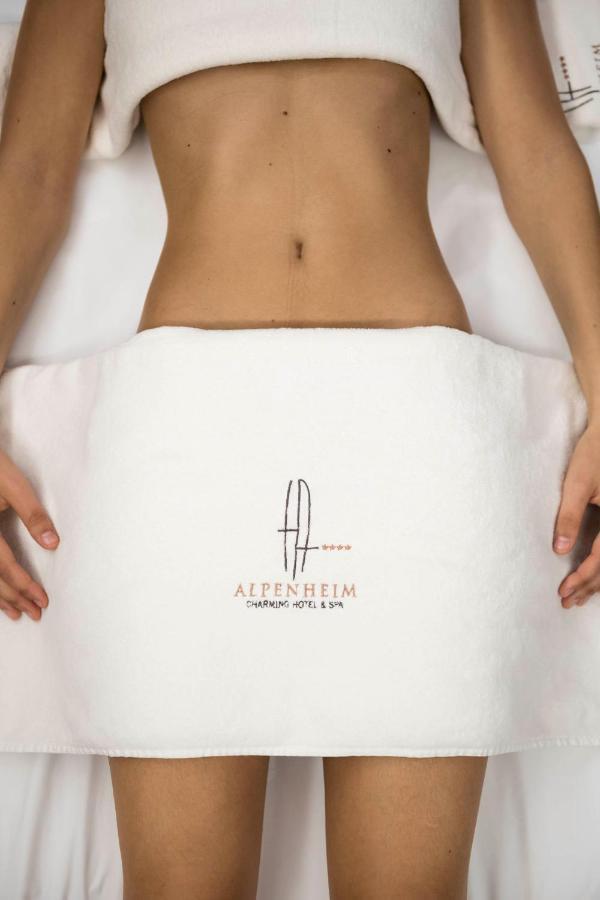 Alpenheim Charming & Spa Hotel Ortisei Bagian luar foto