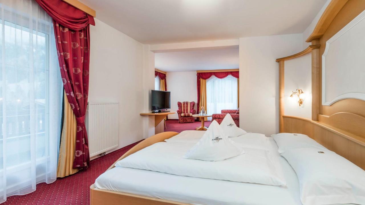 Alpenheim Charming & Spa Hotel Ortisei Bagian luar foto