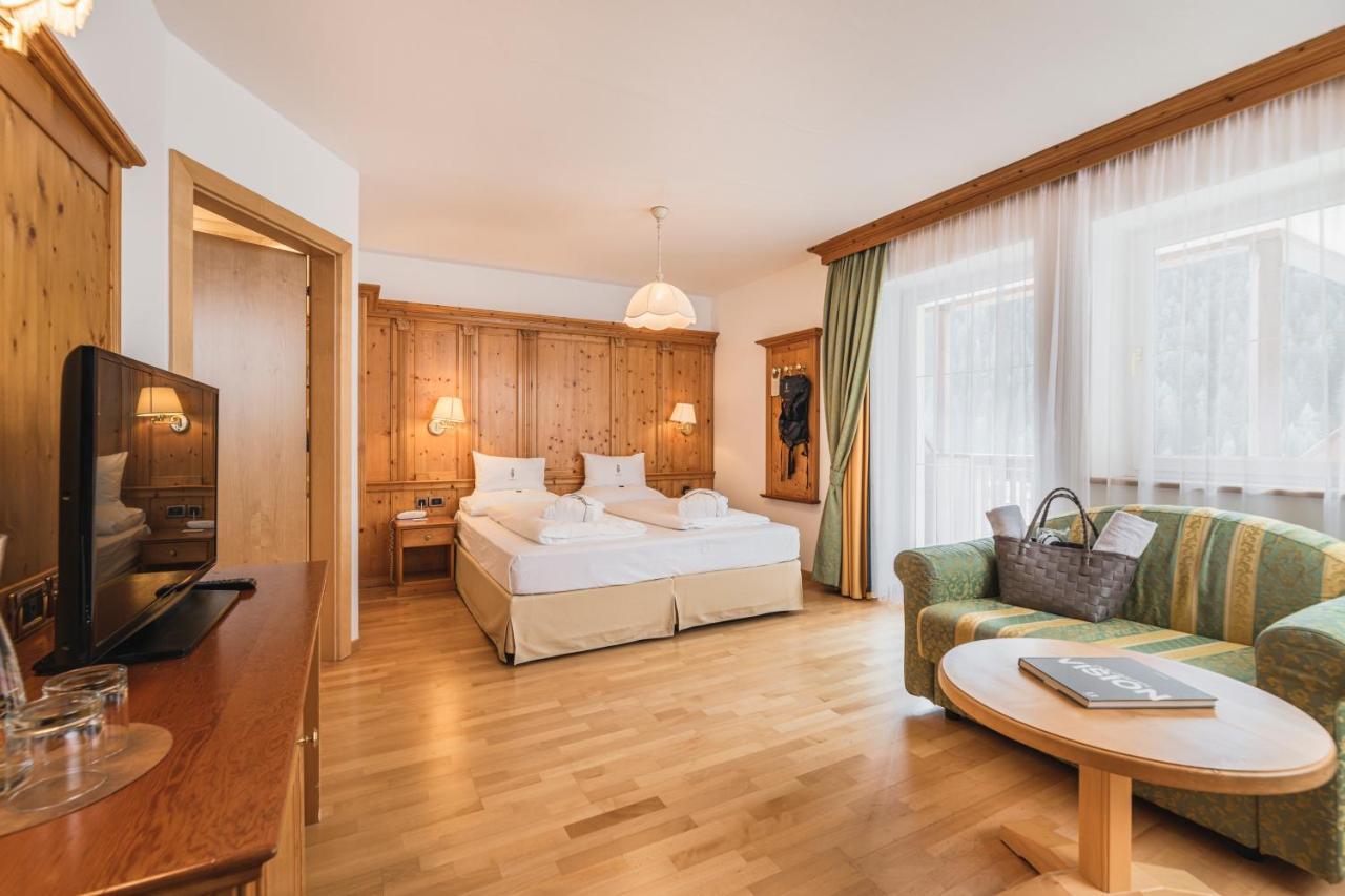 Alpenheim Charming & Spa Hotel Ortisei Bagian luar foto
