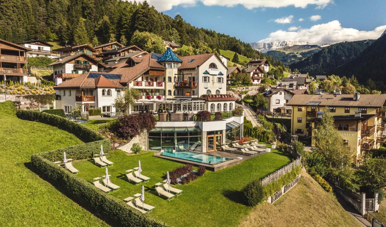 Alpenheim Charming & Spa Hotel Ortisei Bagian luar foto