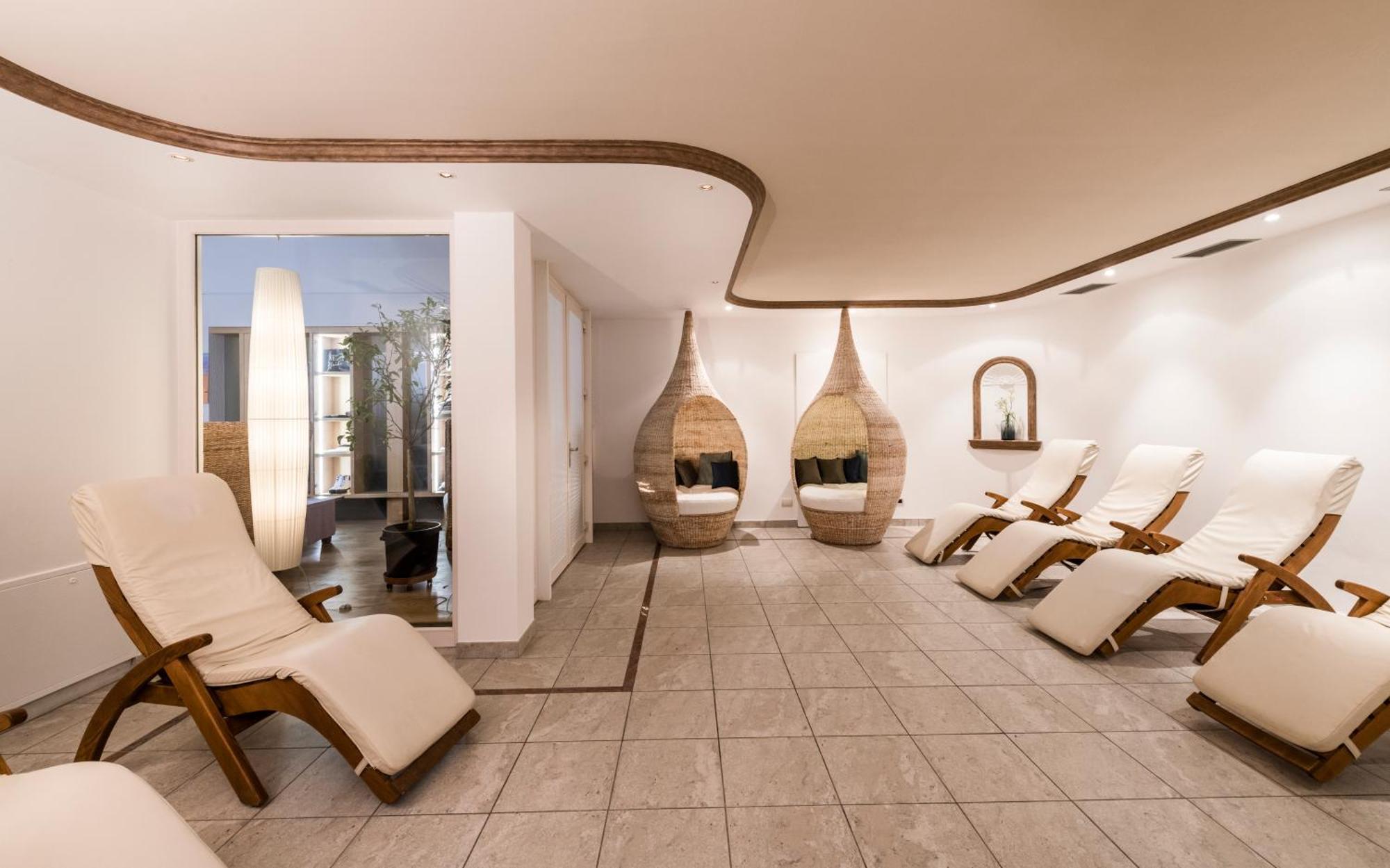 Alpenheim Charming & Spa Hotel Ortisei Bagian luar foto