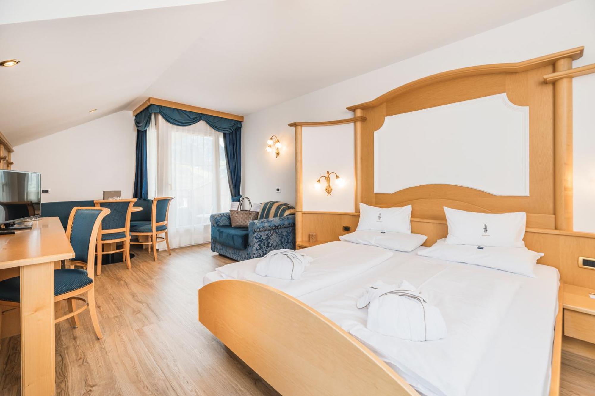 Alpenheim Charming & Spa Hotel Ortisei Bagian luar foto