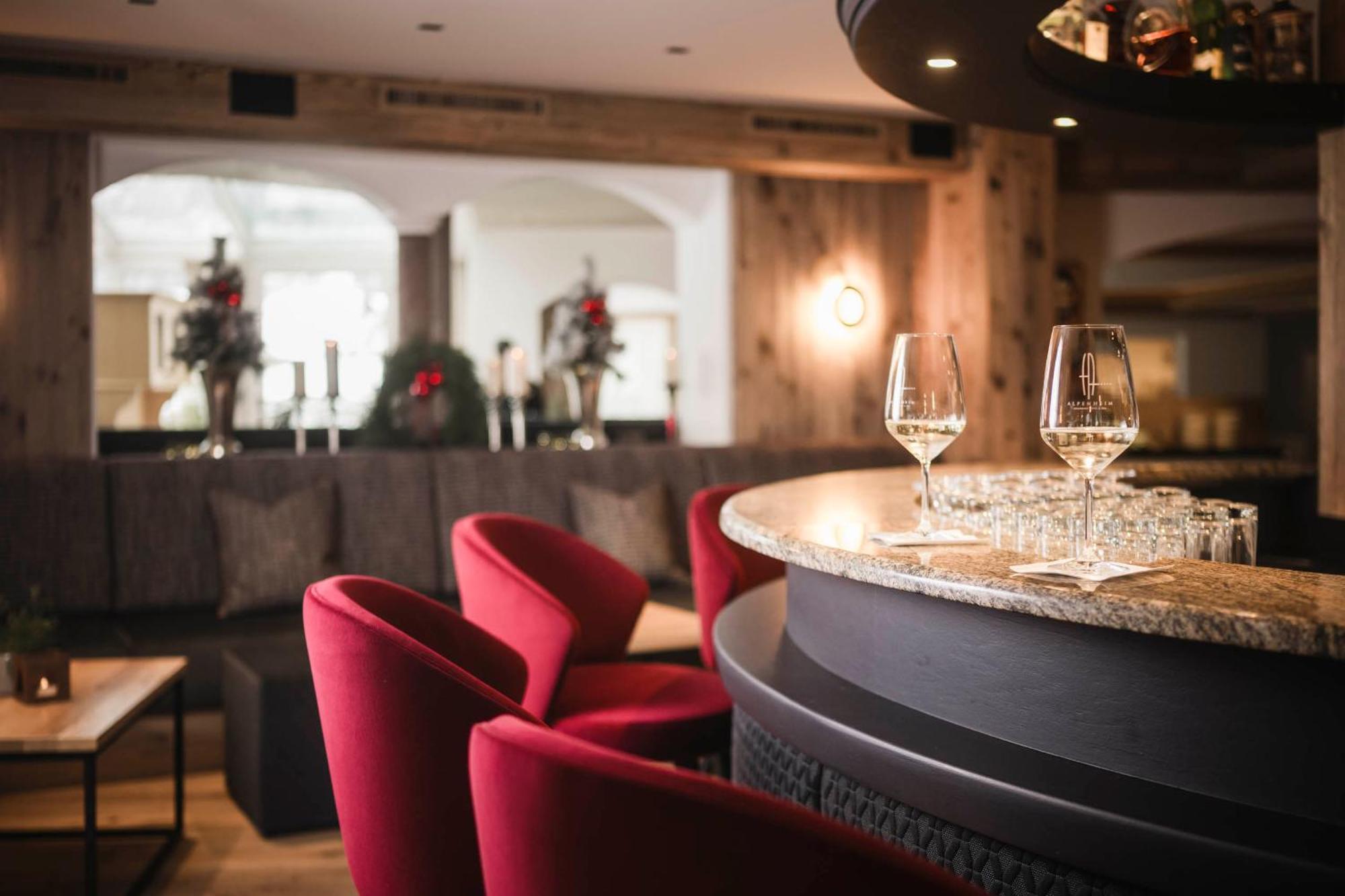 Alpenheim Charming & Spa Hotel Ortisei Bagian luar foto