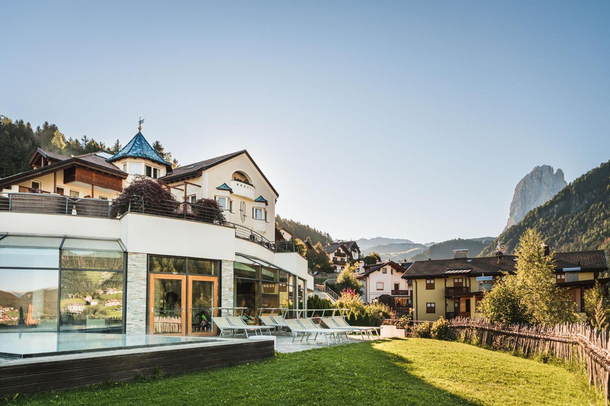 Alpenheim Charming & Spa Hotel Ortisei Bagian luar foto