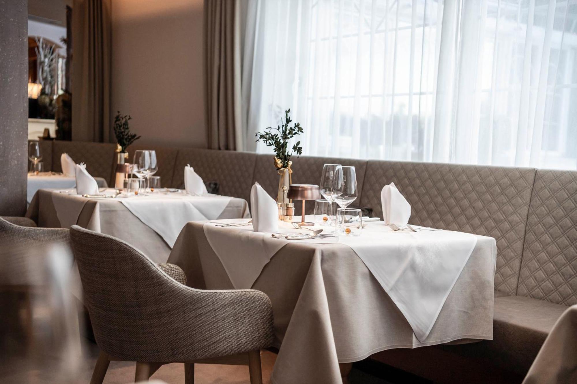 Alpenheim Charming & Spa Hotel Ortisei Bagian luar foto