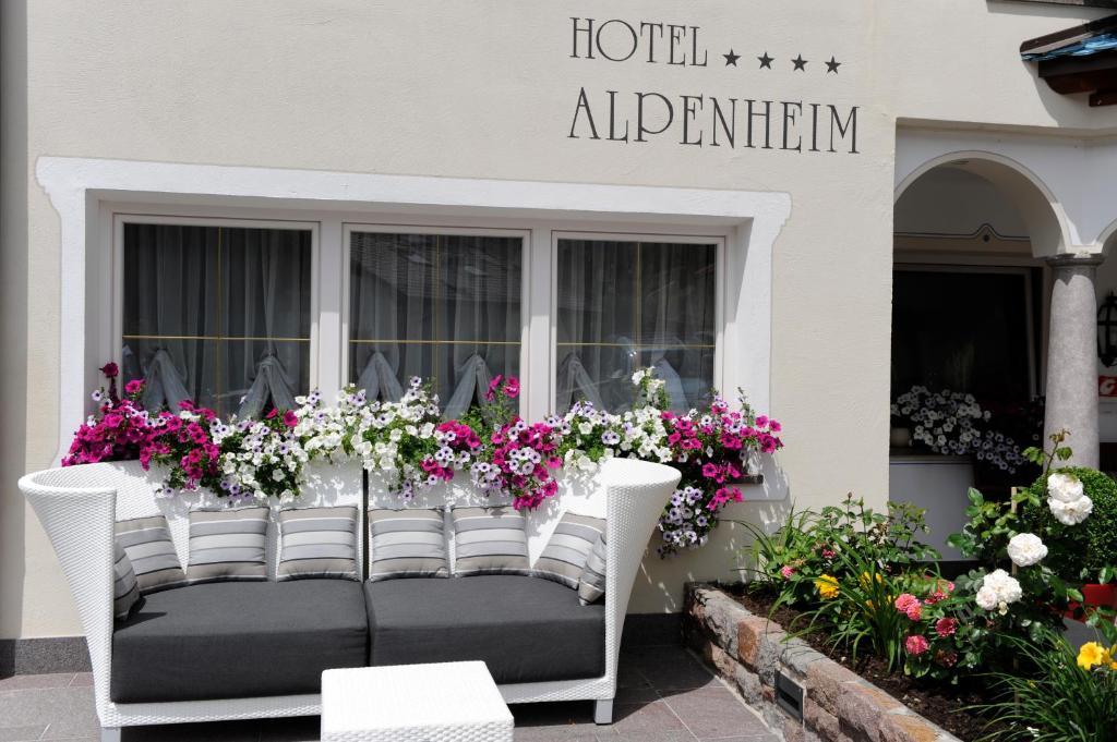 Alpenheim Charming & Spa Hotel Ortisei Bagian luar foto