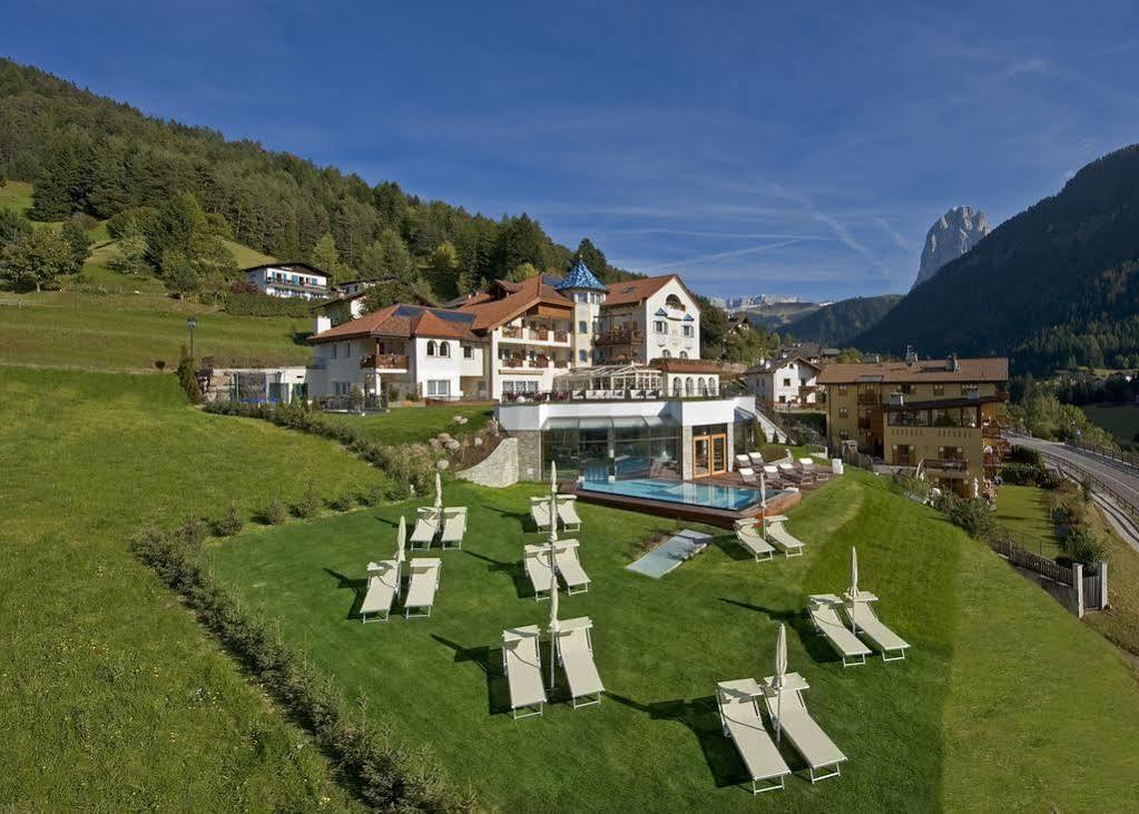 Alpenheim Charming & Spa Hotel Ortisei Bagian luar foto
