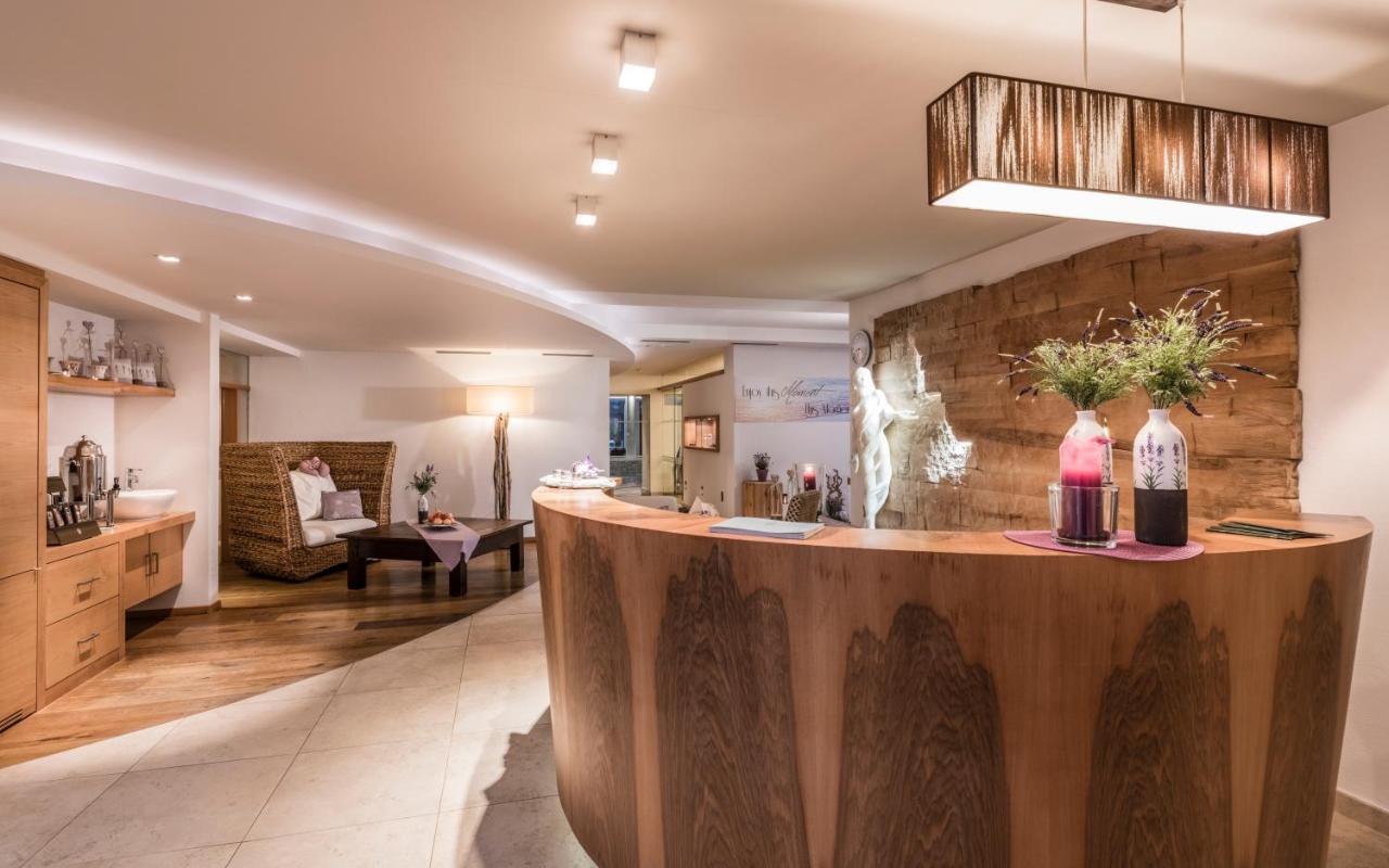 Alpenheim Charming & Spa Hotel Ortisei Bagian luar foto